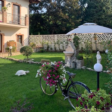 Ca Reginella B&B Diano d'Alba Bagian luar foto